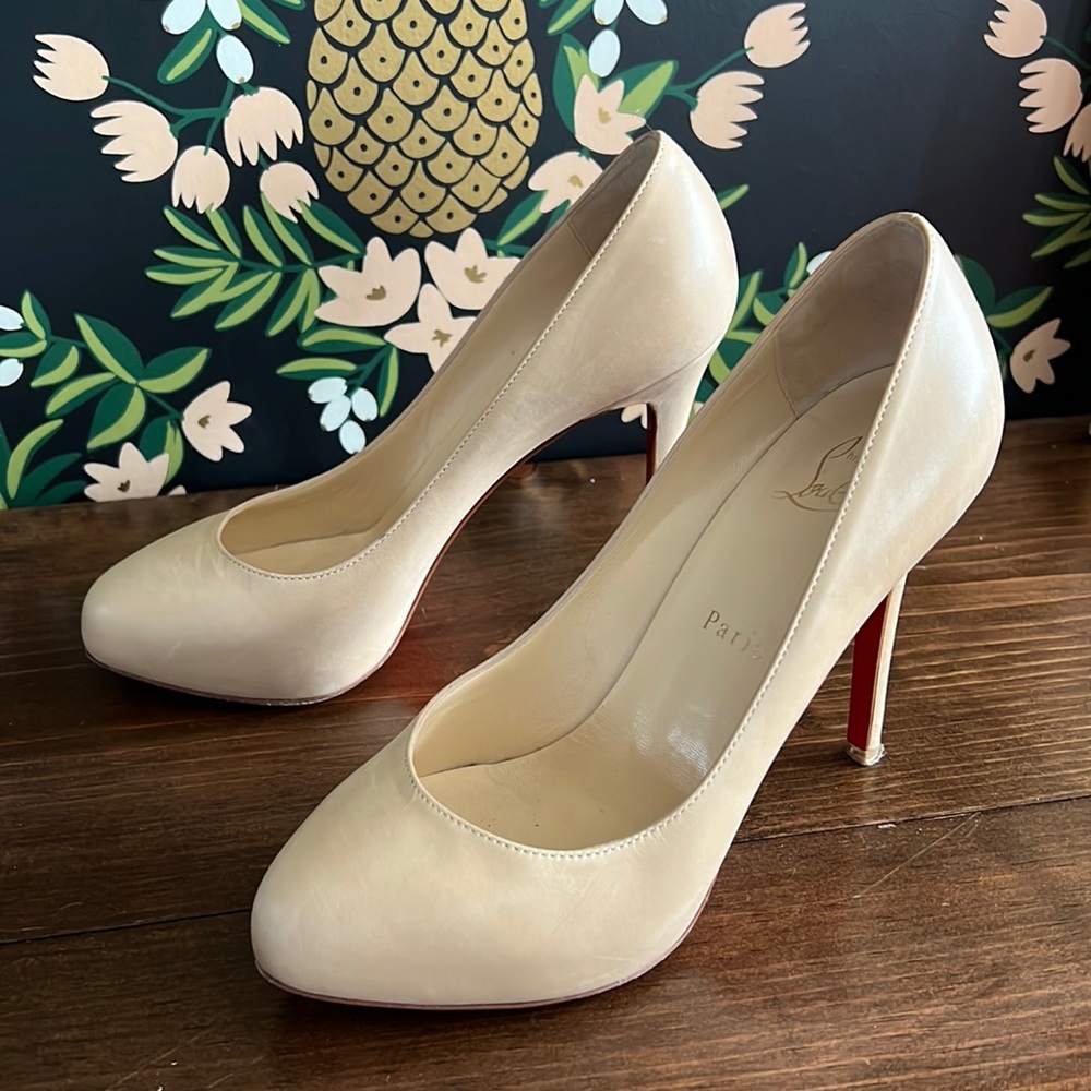 Christian Louboutin Nude Pumps